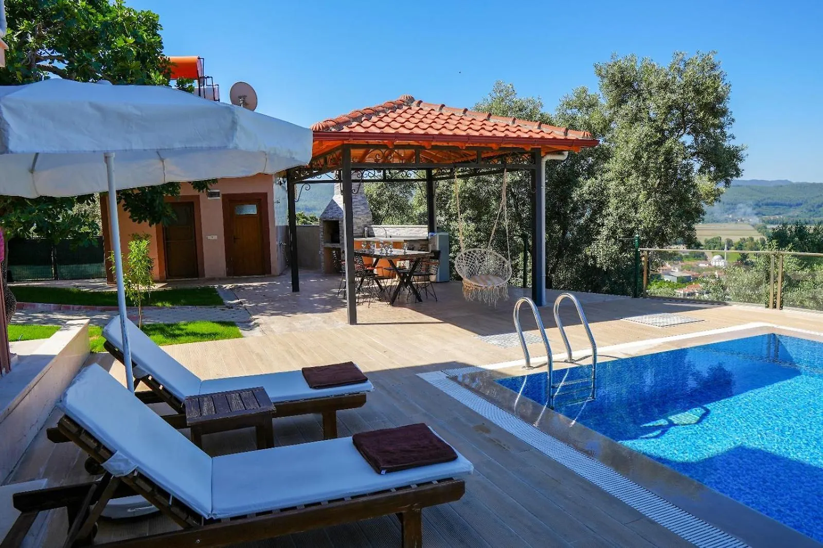 Villa Aral Ula 0*,